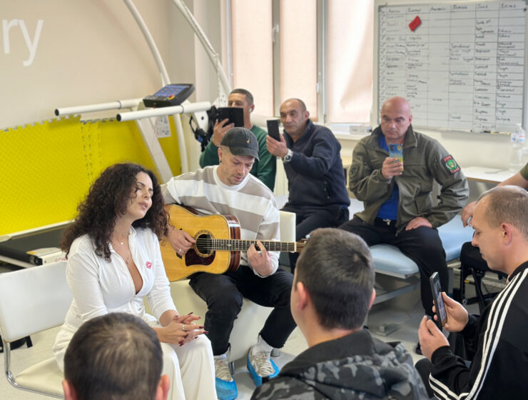 Перед своїм концертом у Одесі співачка завітала до реабілітаційного центру, де зараз проходять лікування наші захисники.