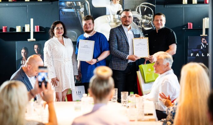 30 липня ресторан Veranda on the River став місцем зустрічі підприємців, управлінців, експертів і лідерів, які не чекають мирного завтра, а вже сьогодні працюють над тим, аби країна відновлювалась.