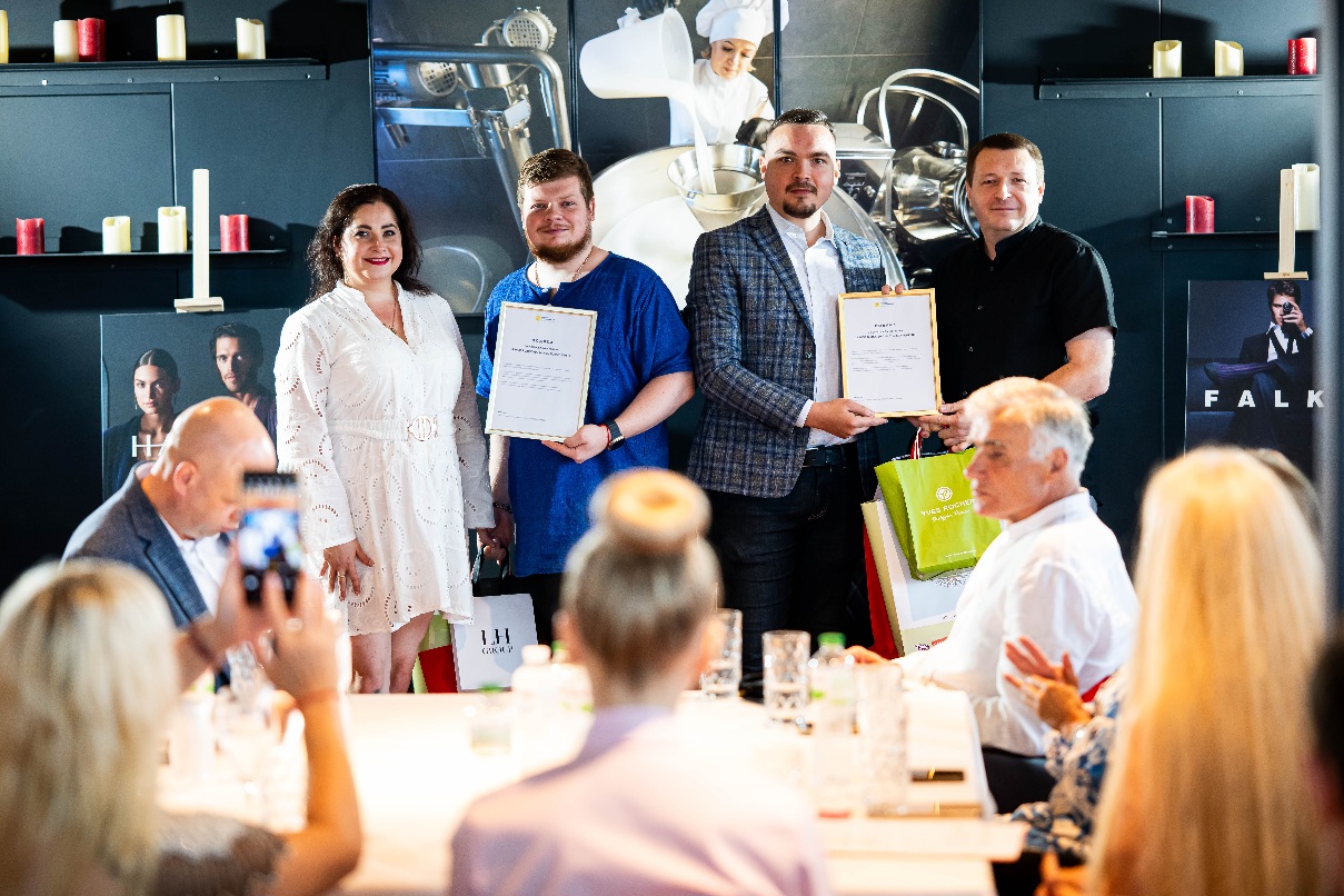 30 липня ресторан Veranda on the River став місцем зустрічі підприємців, управлінців, експертів і лідерів, які не чекають мирного завтра, а вже сьогодні працюють над тим, аби країна відновлювалась.