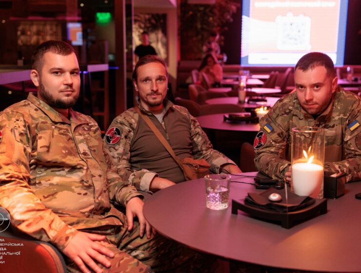 У Sapience Music Bar відбувся благодійний вечір сучасної української поезії «Читай серцем», організований за ініціативи видавництва #книголав.