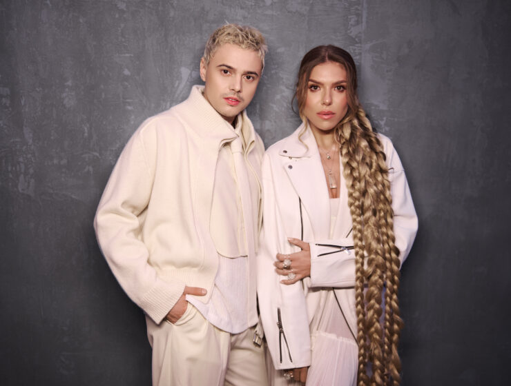 Співачка SWOIIA разом із ALEKSEEV представили новий дуетний сингл «Обнуляю» — композицію, що змушує зупинитися в шаленому ритмі життя та поринути у кохання, здатне обнулити всі попередні переживання й почати історію з чистого аркуша.