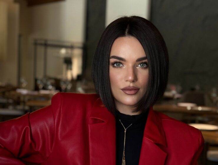 Українська дизайнерка одягу та стилістка  Галина Денисюк розповіла як розпочала блогерську діяльність, що транслює у блозі та  як сприймає хейтерів