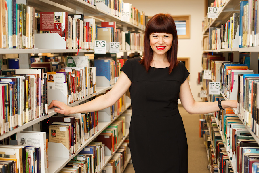 Найкраща бізнес-тренерка України за версією UKRAINIAN BUSINESS AWARD, письменниця (Кращі книги України 2017/20/24), номінантка на Шевченківську преміюʼ25, експертка з продажів державної програми Дія.Бізнес Людмила Калабуха розповідає про свій шлях у літературі, головні теми своїх книг і про те, як не боятися можливостей.