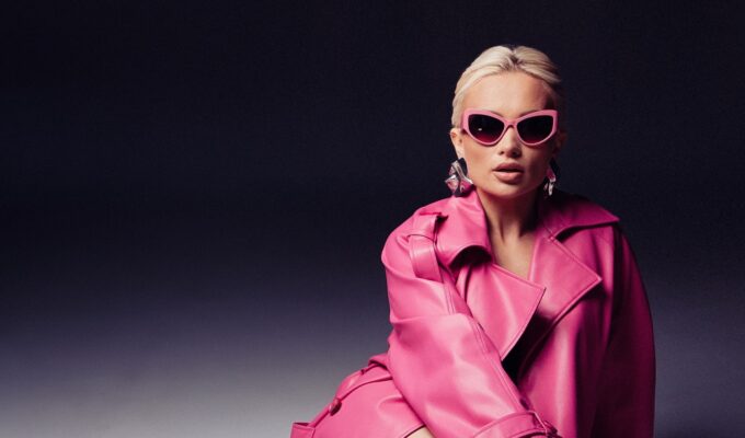 В ексклюзивному інтерв’ю співачка ANGELA відверто розповіла про скандал, який останнім часом активно обговорюється в шоу-бізнесі. Вона зізналася, що її дії деякі колеги сприйняли як «перехід дороги», проте імен називати не хоче.