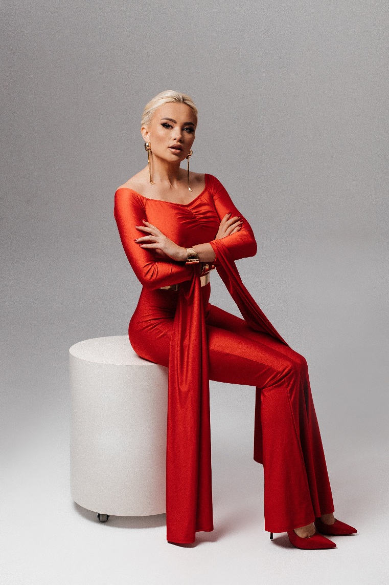 В ексклюзивному інтерв’ю співачка ANGELA відверто розповіла про скандал, який останнім часом активно обговорюється в шоу-бізнесі. Вона зізналася, що її дії деякі колеги сприйняли як «перехід дороги», проте імен називати не хоче.