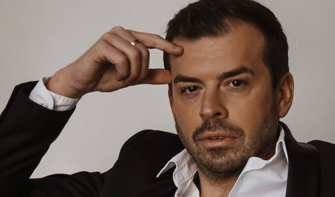 Український співак Андрій Князь презентував оновлену версію пісні «Ні, то не я»
