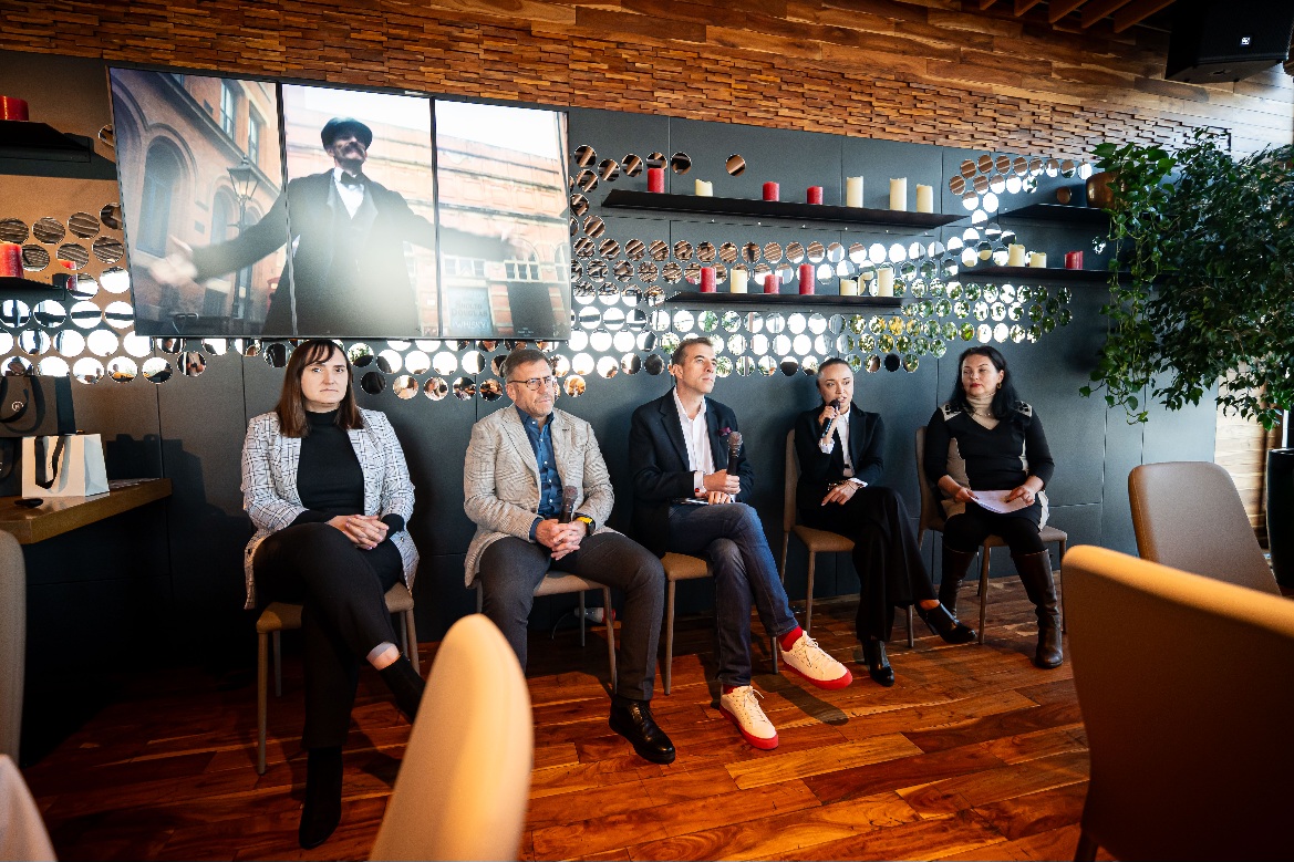 19 листопада в Києві відбувся бізнес-бранч «БІЗНЕС. ІНВЕСТИЦІЇ. ЛІДЕРСТВО. МАЙБУТНЄ УКРАЇНИ» — подія, що зібрала підприємців, інвесторів, топменеджерів та експертів, аби поговорити про економіку України 2030 року та роль відповідального бізнесу в її формуванні.