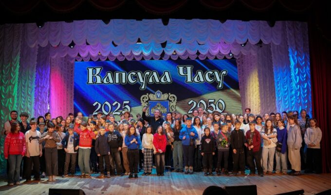 24 грудня у Дитячій школі мистецтв №2 імені Вериківського, у межах співпраці Управління культури Шевченківського району, громадських організацій «Молодіжний парламент України» та «МУЗВАР», відбулося закладання капсули часу.