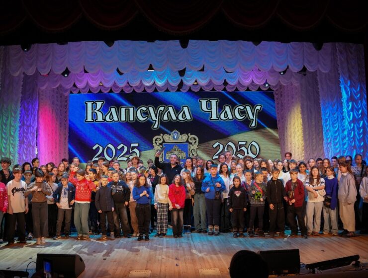 24 грудня у Дитячій школі мистецтв №2 імені Вериківського, у межах співпраці Управління культури Шевченківського району, громадських організацій «Молодіжний парламент України» та «МУЗВАР», відбулося закладання капсули часу.