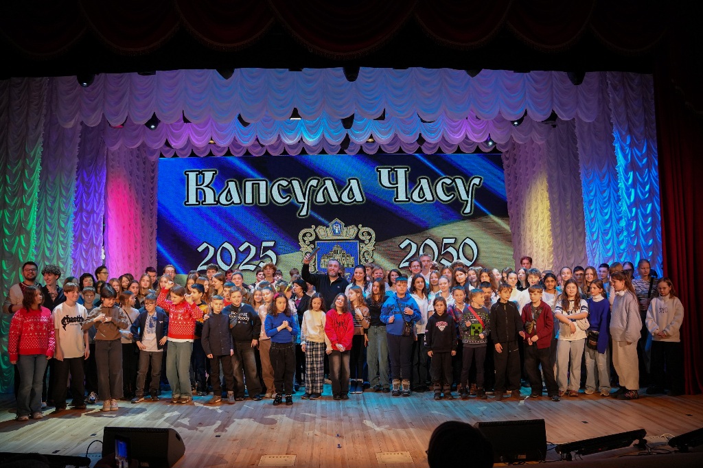 24 грудня у Дитячій школі мистецтв №2 імені Вериківського, у межах співпраці Управління культури Шевченківського району, громадських організацій «Молодіжний парламент України» та «МУЗВАР», відбулося закладання капсули часу. 