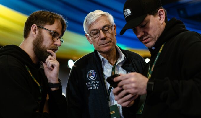 21-22 листопада, у столиці відбувся Tourniquet Forum 2025 — міжнародний форум, присвячений бойовим травмам кінцівок, турнікетному синдрому, сучасним методам порятунку життя та розвитку військової медицини. Захід організували Благодійний фонд «Разом для України» спільно з 3-м Армійським Корпусом.