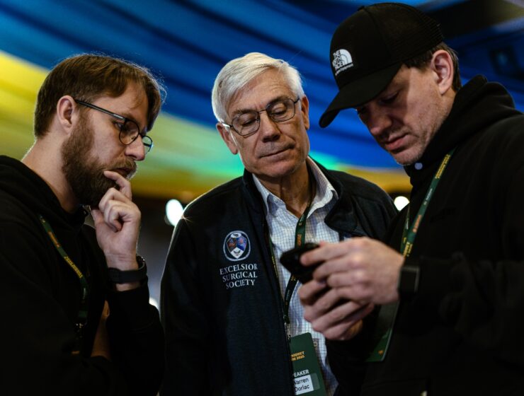 21-22 листопада, у столиці відбувся Tourniquet Forum 2025 — міжнародний форум, присвячений бойовим травмам кінцівок, турнікетному синдрому, сучасним методам порятунку життя та розвитку військової медицини. Захід організували Благодійний фонд «Разом для України» спільно з 3-м Армійським Корпусом.